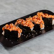 Spicy nori salmon tartare