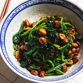 Spinach with Peanuts