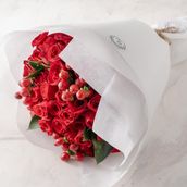 Flowers Bouqut Medium 16 Red Roses And Baby Rose 