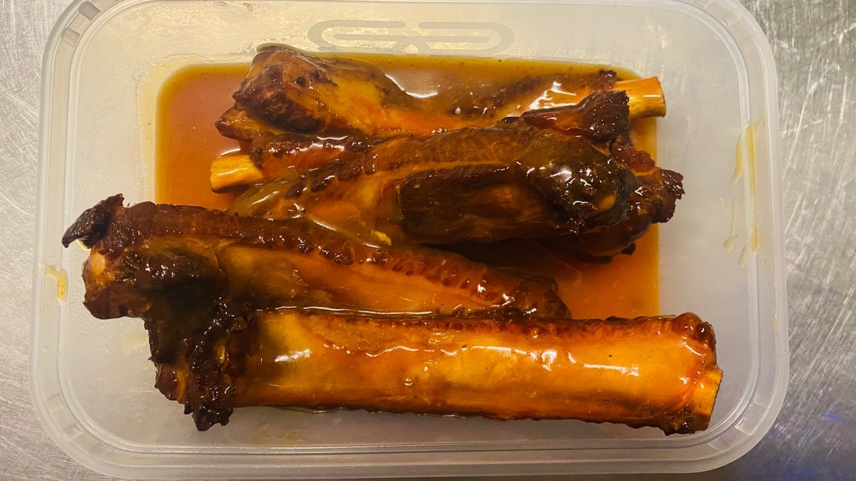 18 Barbecued Spare Ribs (Long & Gravy)烧汁骨