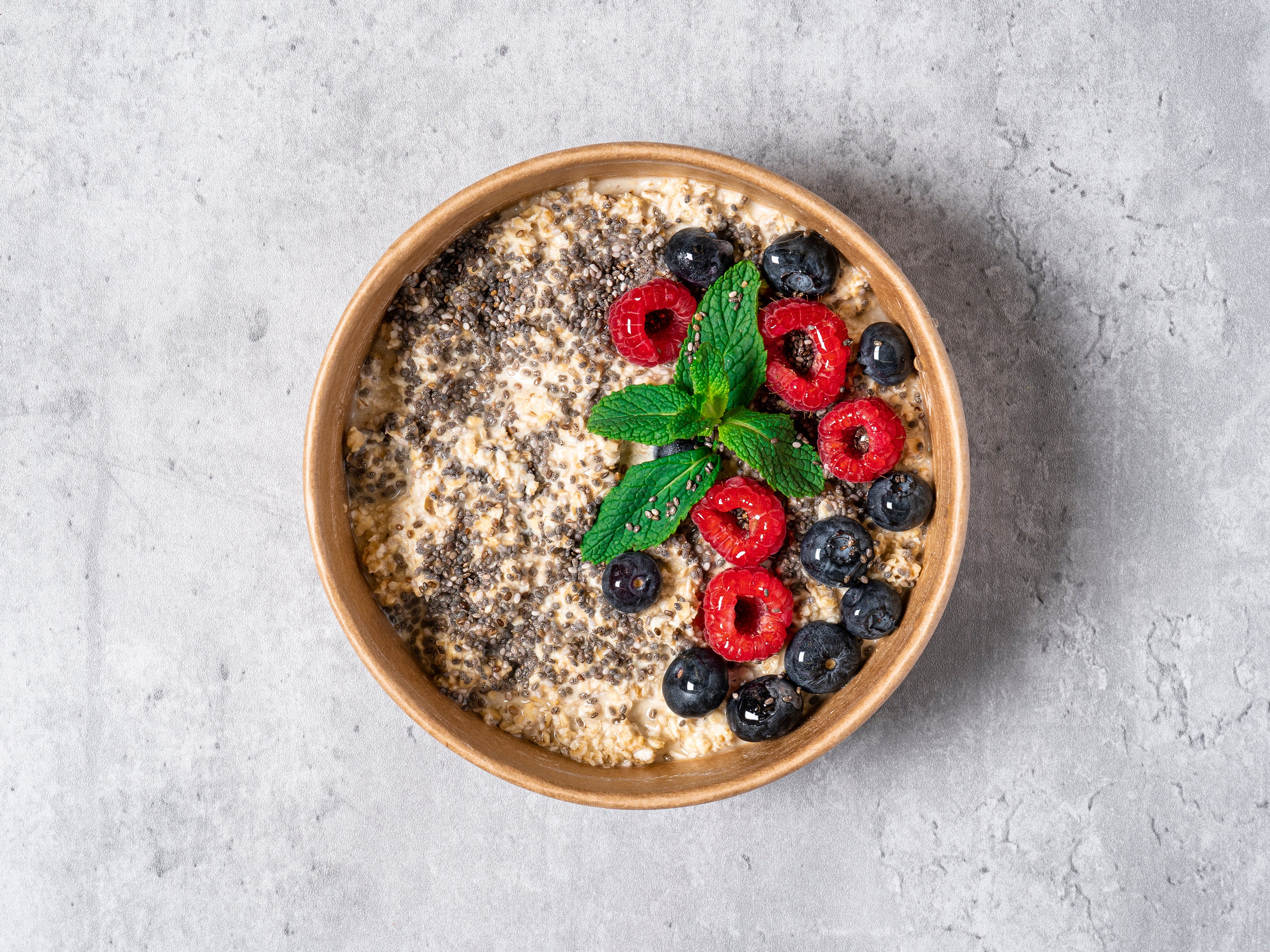 Overnight Gluten Free Oats with Mixed Berries & Chia Seeds 🥣🍇🫐