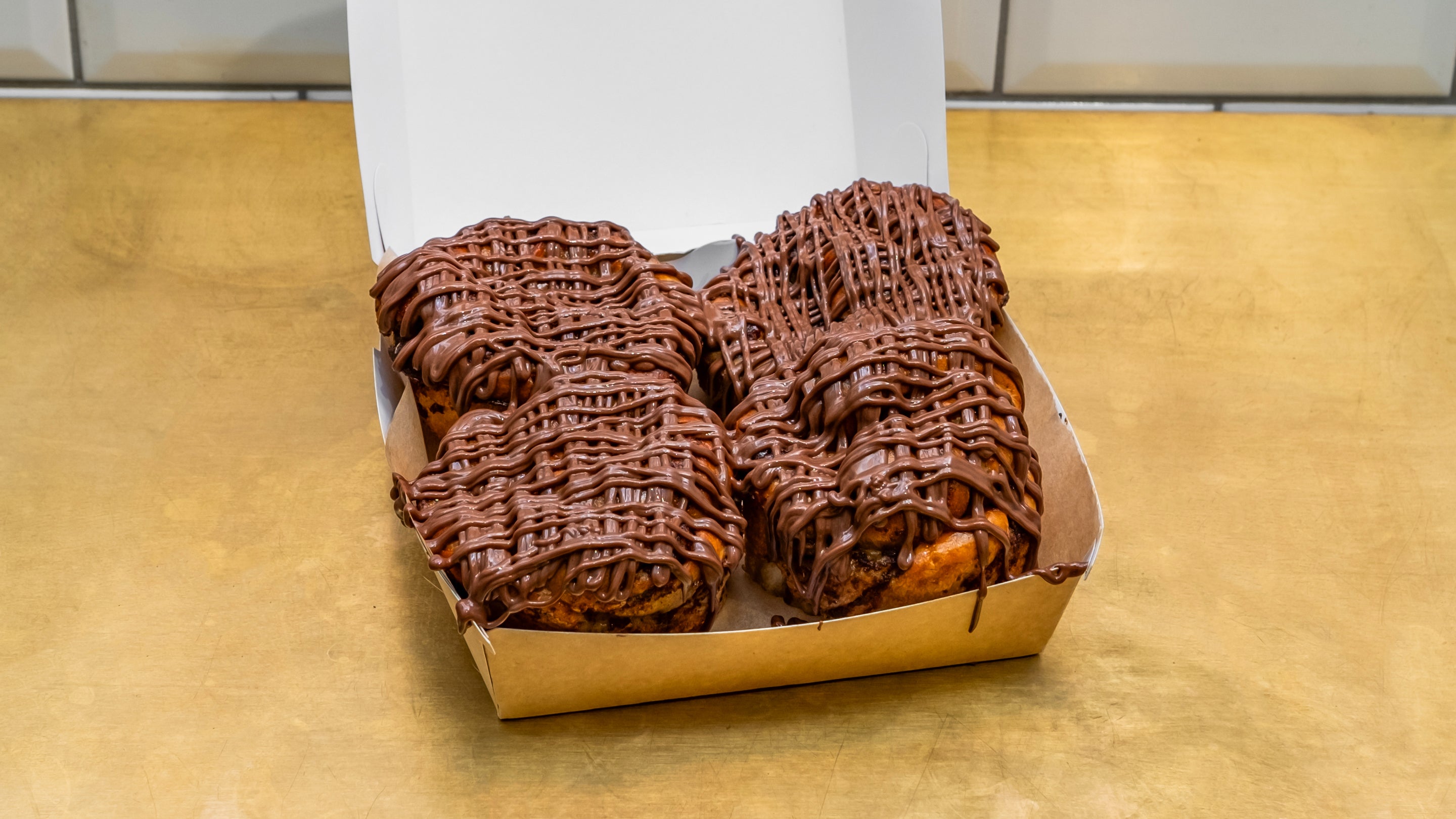 Box of 4 Cinnamon Buns with Nutella