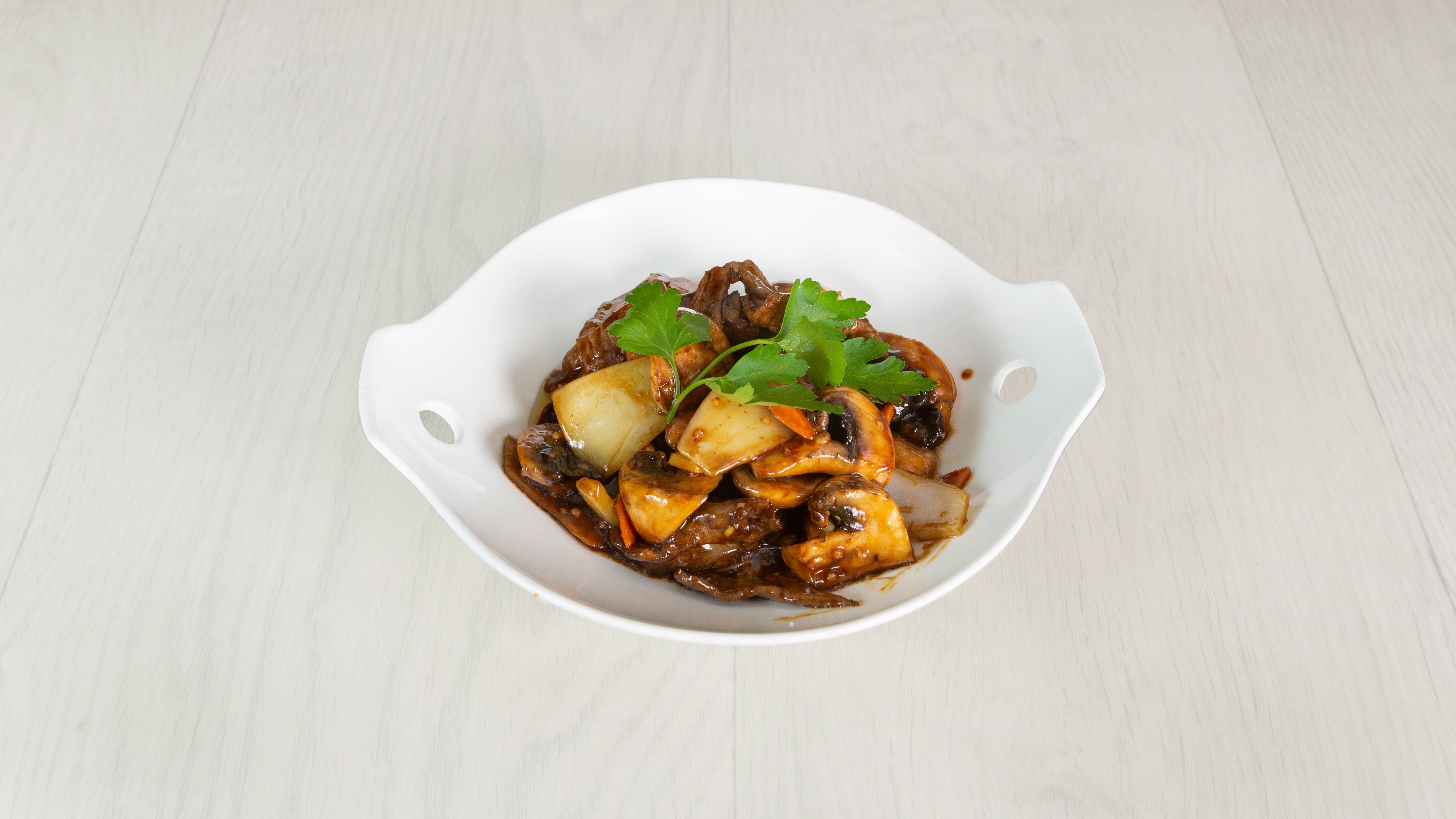 Stir Fried Beef with Mushroom #353