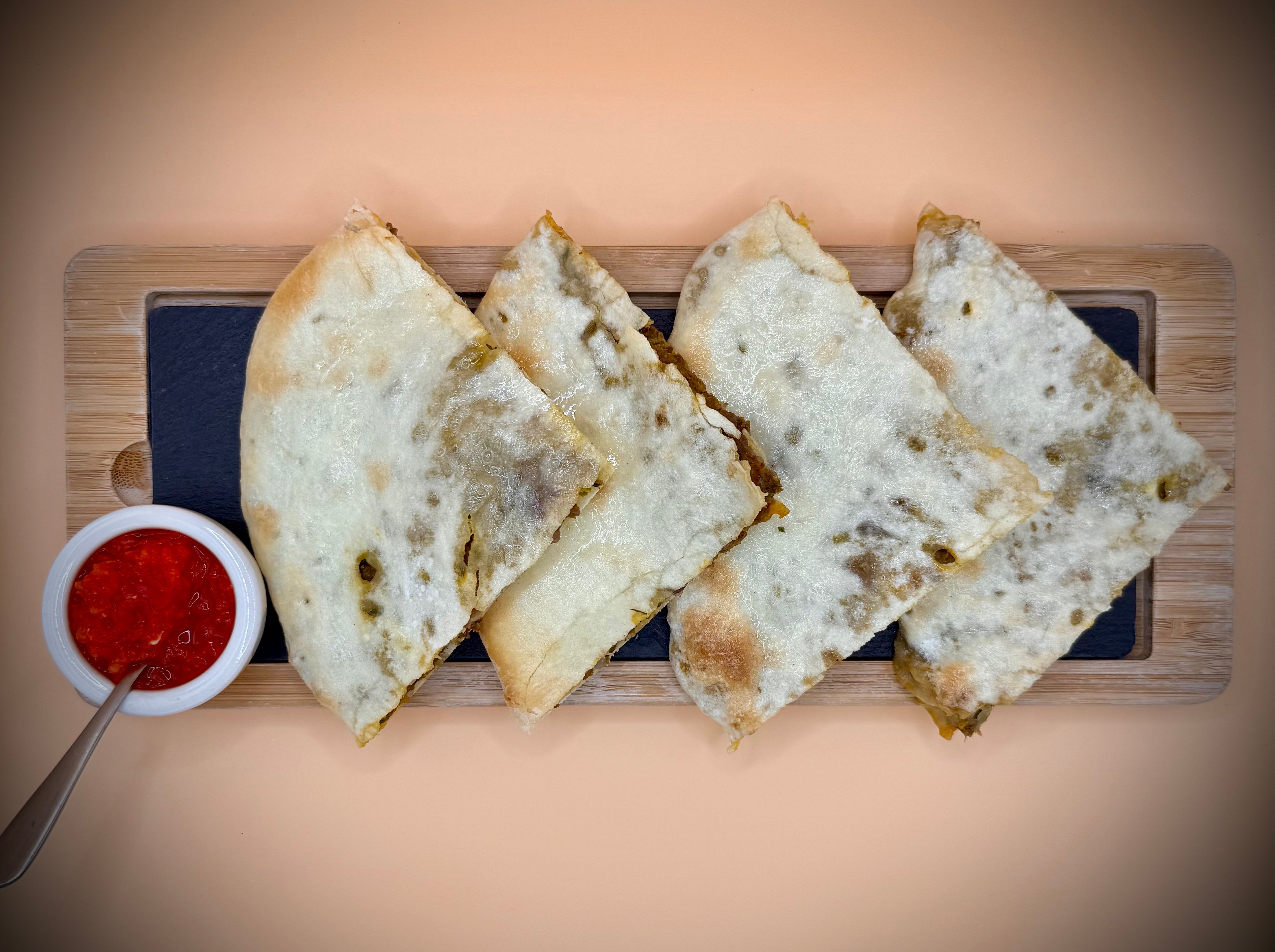 Kubdari  Served with sauce