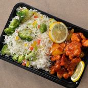 Broccoli And Bell Peppers Rice With Chili Chicken