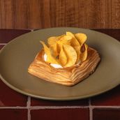 Chips Oman & cheese Danish