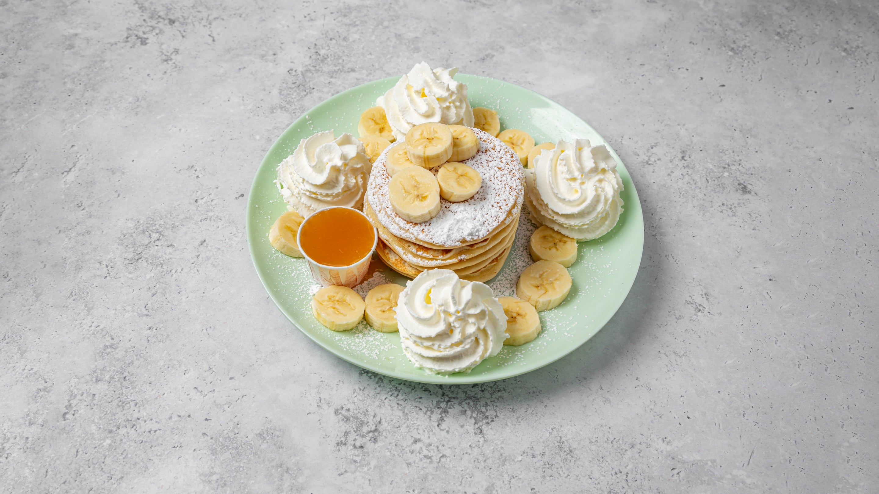 Banana, Caramel with Whipped Cream (V)
