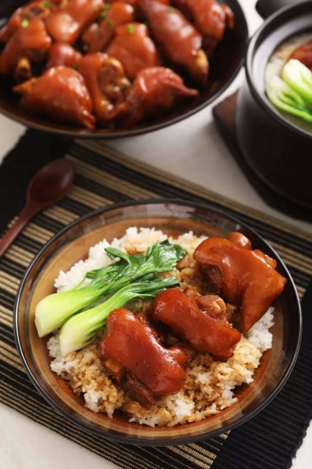 软糯大猪蹄子饭  BRAISED WHOLE SOFT & TENDER PORK TROTTER  SERVED WITH RICE