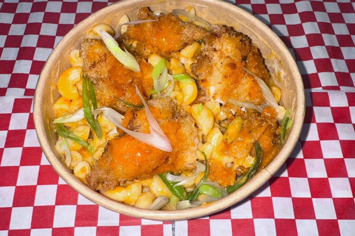 Mac N Cheese Bowl w/ Homemade Buffalo Sauce