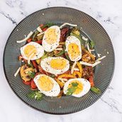 Bolied egg with vegetebles
