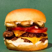 Double Beef Burger - 706 Kcal
