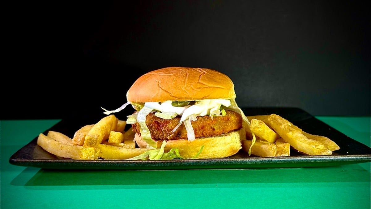 Signature Vegan Pattie Burger with Chips