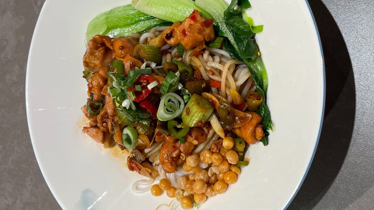 辣子鸡拌面  Spicy Chicken Rice Noodles