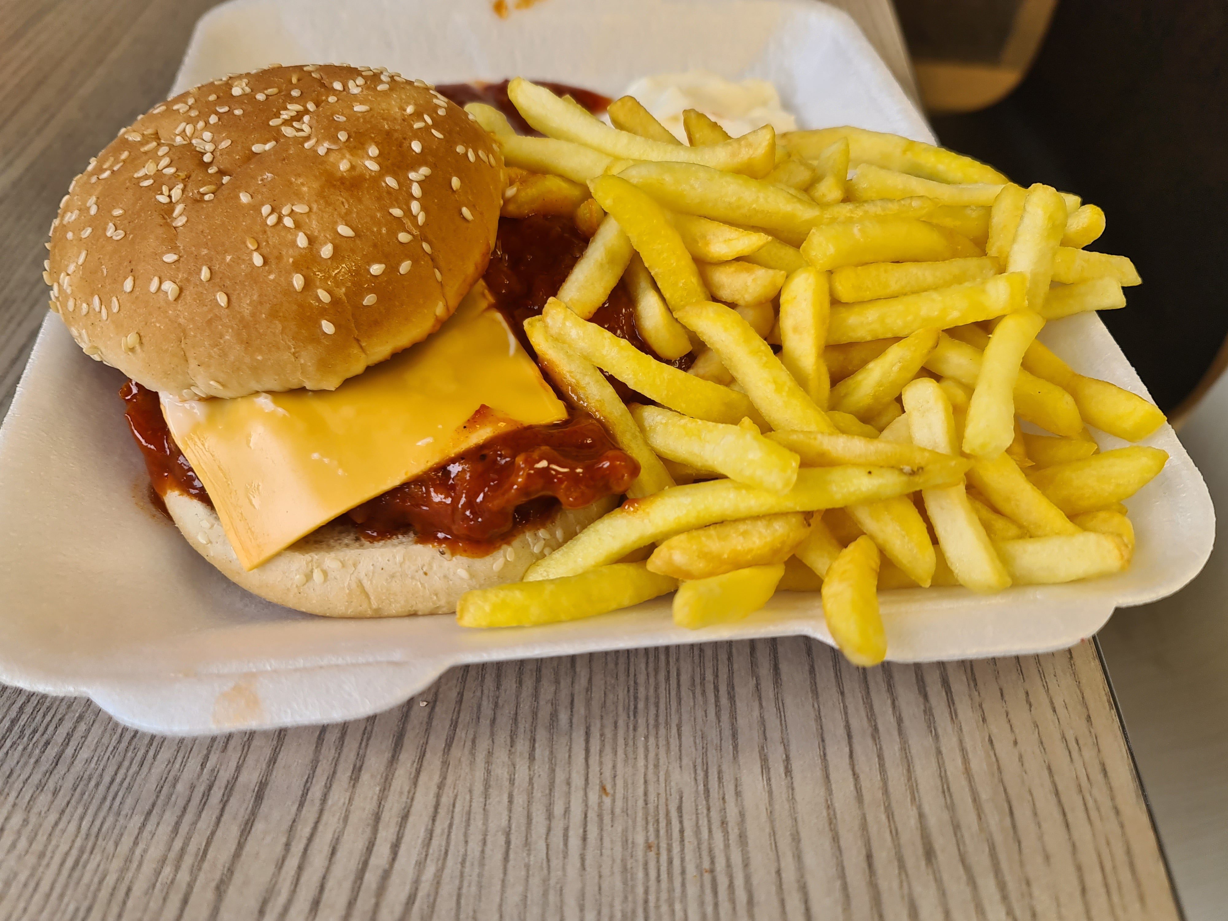 Spicy dipped burger meal