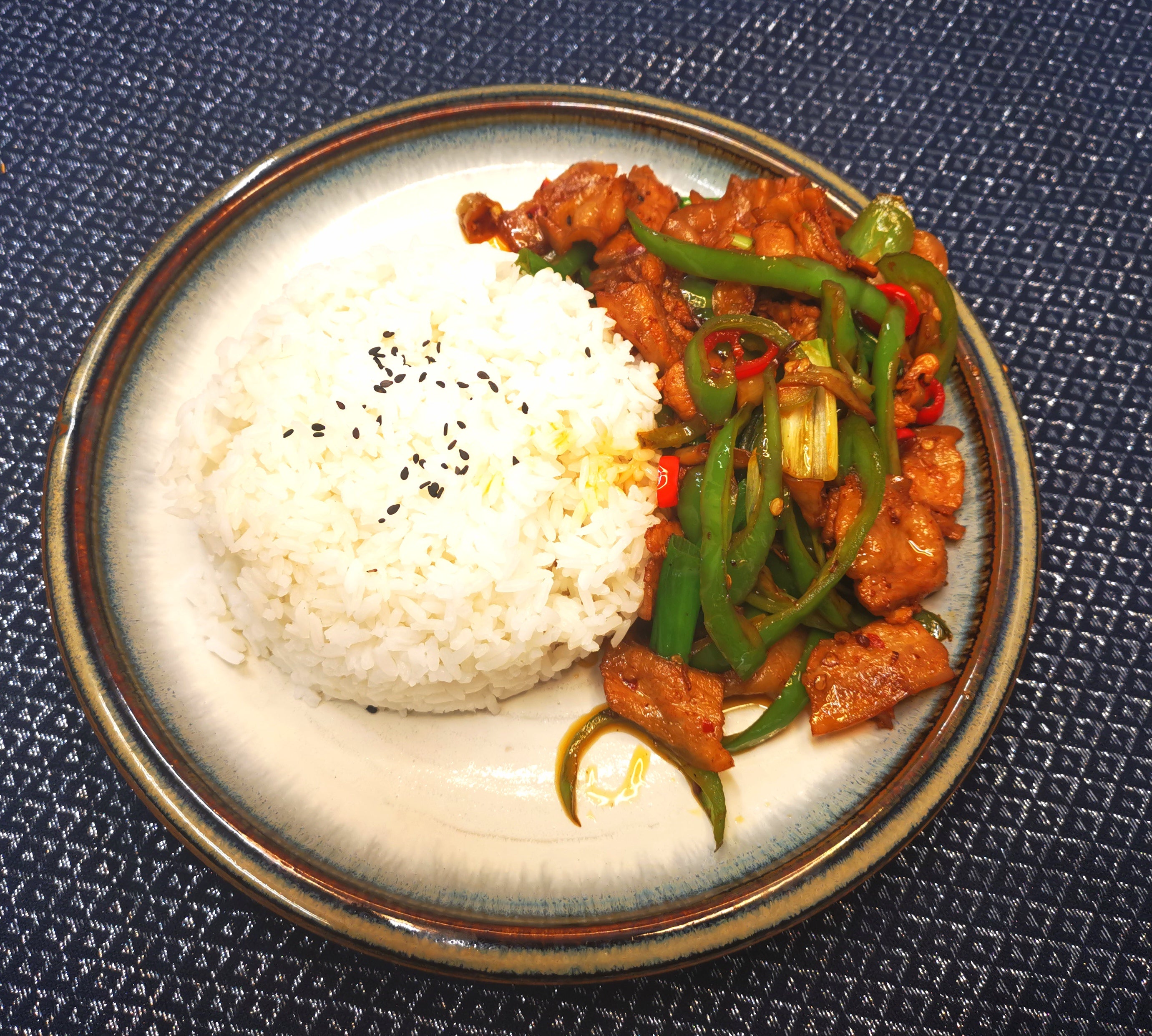 辣椒炒肉盖码饭（超赞）�� Sir Fried Pork Rice Bowl