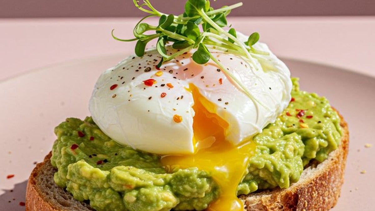 Poached Eggs and Avocado (v)