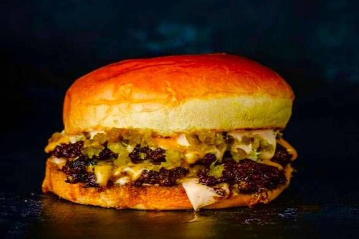Green Chilli Cheeseburger