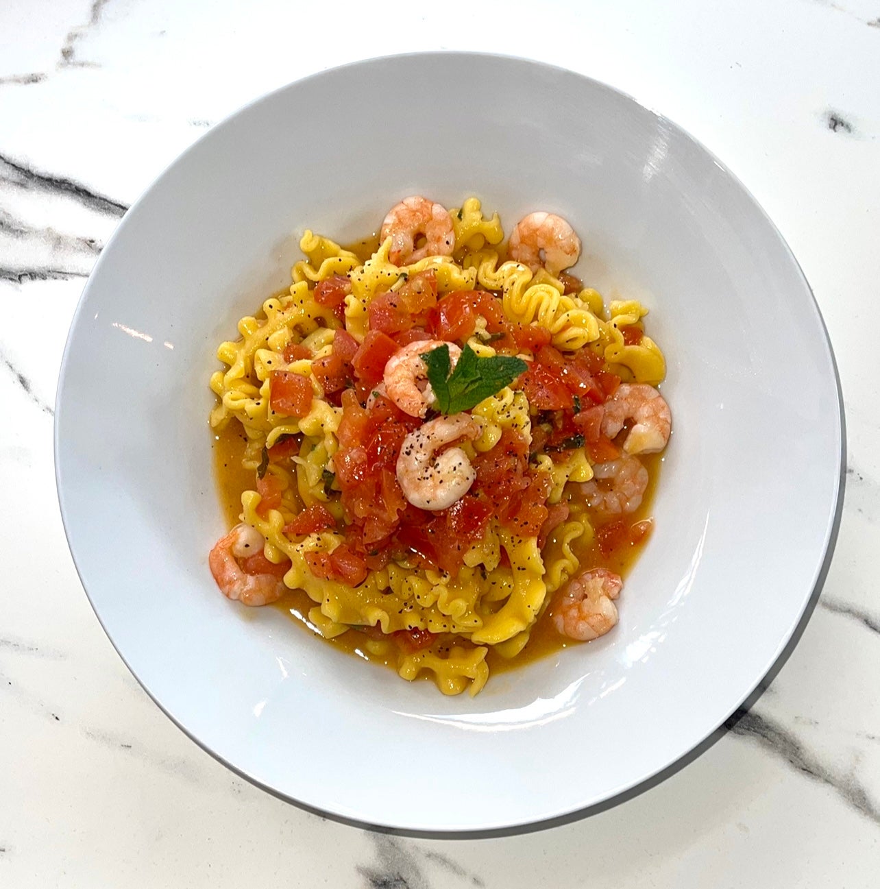 Shrimps and cherry tomatoes