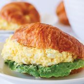 CROISSANT SCRAMBLED EGGS