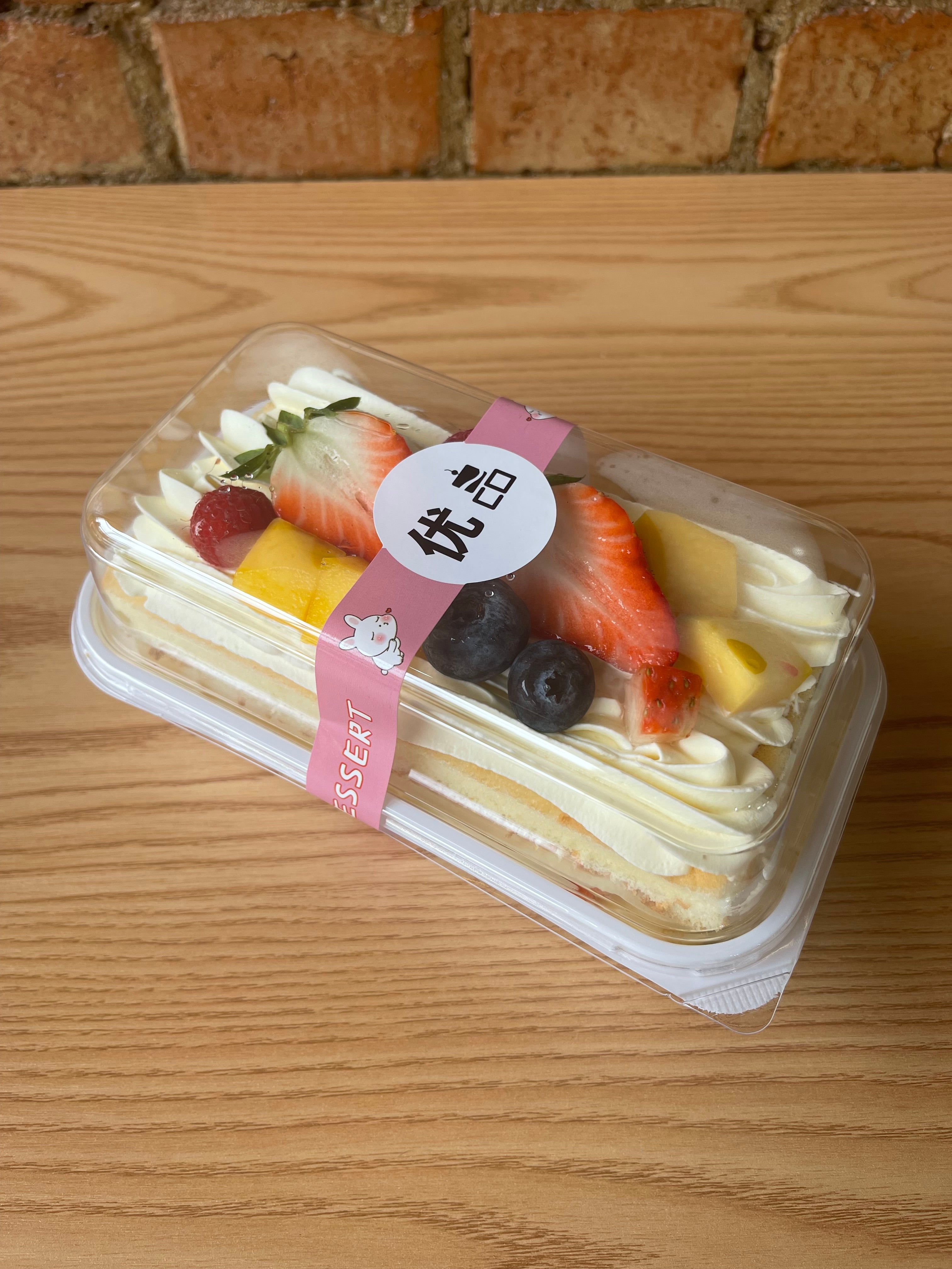 🍰🎂Chiffon cake with fresh fruit戚风蛋糕 (400g)