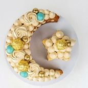 1Kg Vanilla Crescent Cake