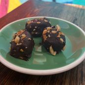 Dark date chocolate (3pcs)