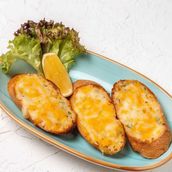 Cheese garlic bread