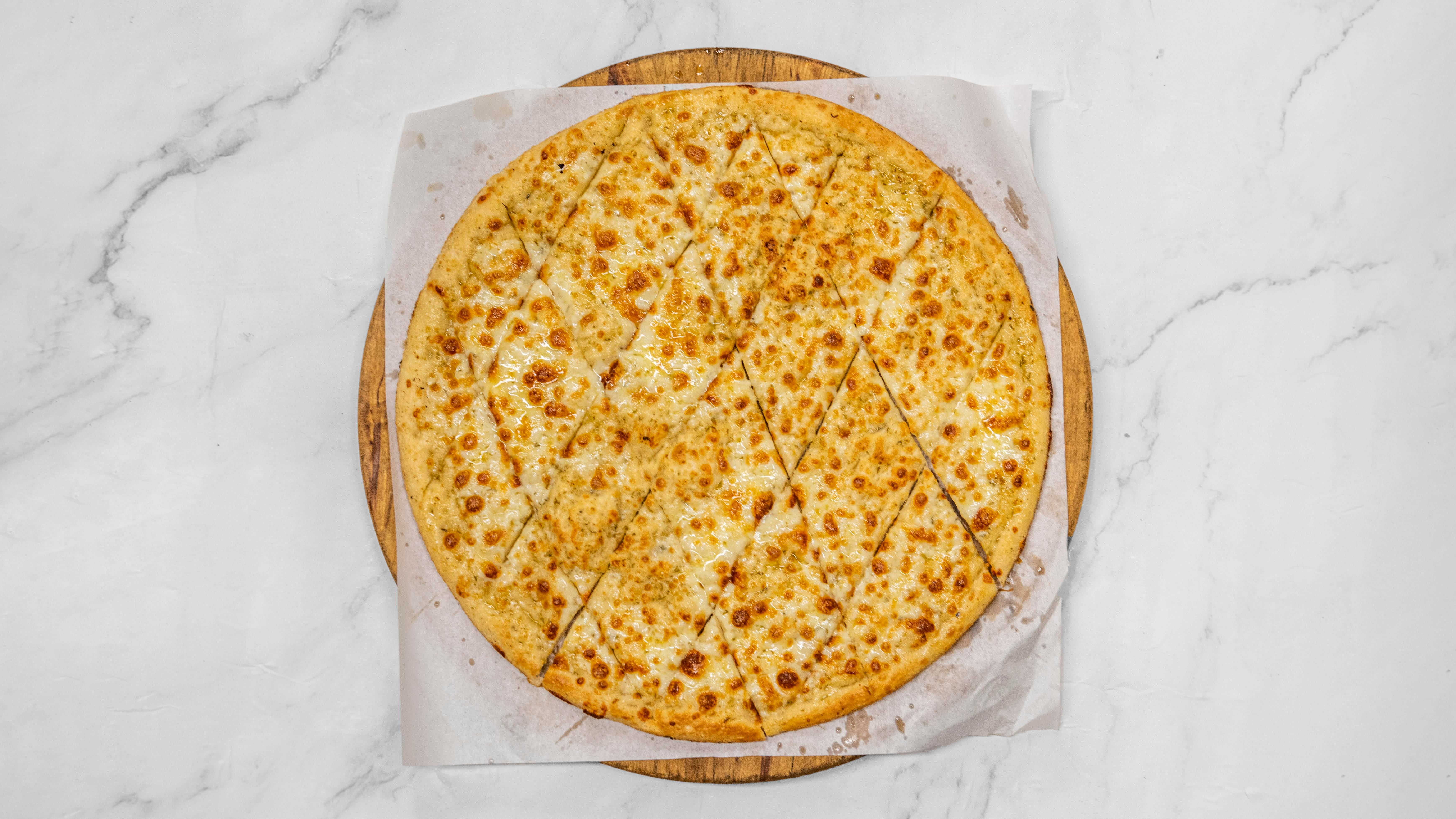 14'' Cheesy Garlic Bread Pizza