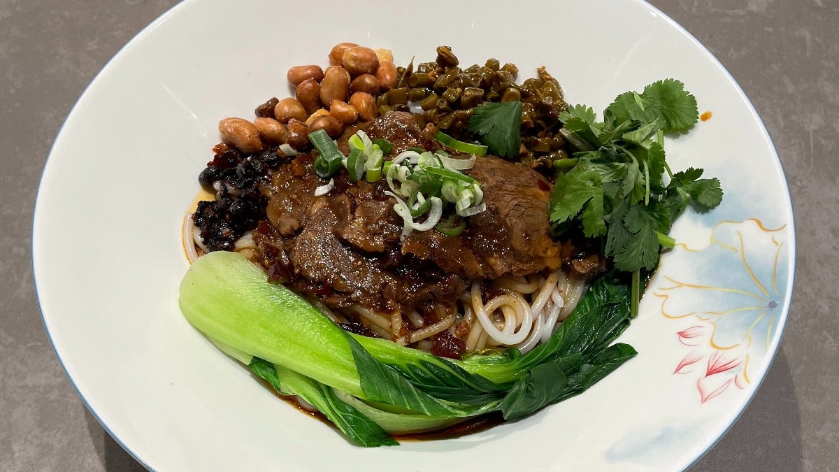 湖南卤粉  Hunan-Style Rice Noodles with Marinated Broth