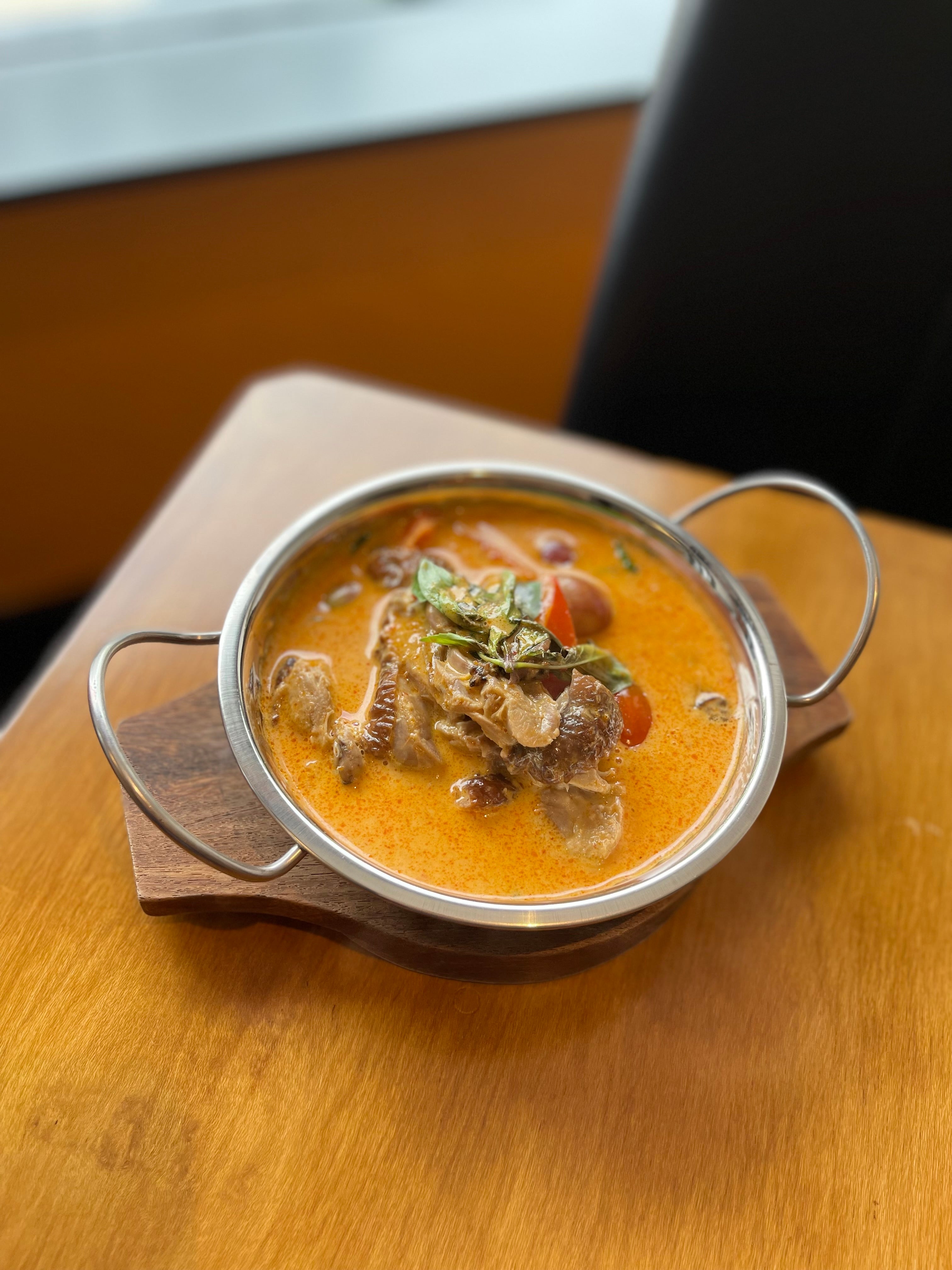 44. Roast Duck Red Curry (Gaeng Ped Pedd Yang)