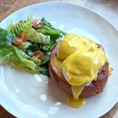 Egg Benedict Bun 