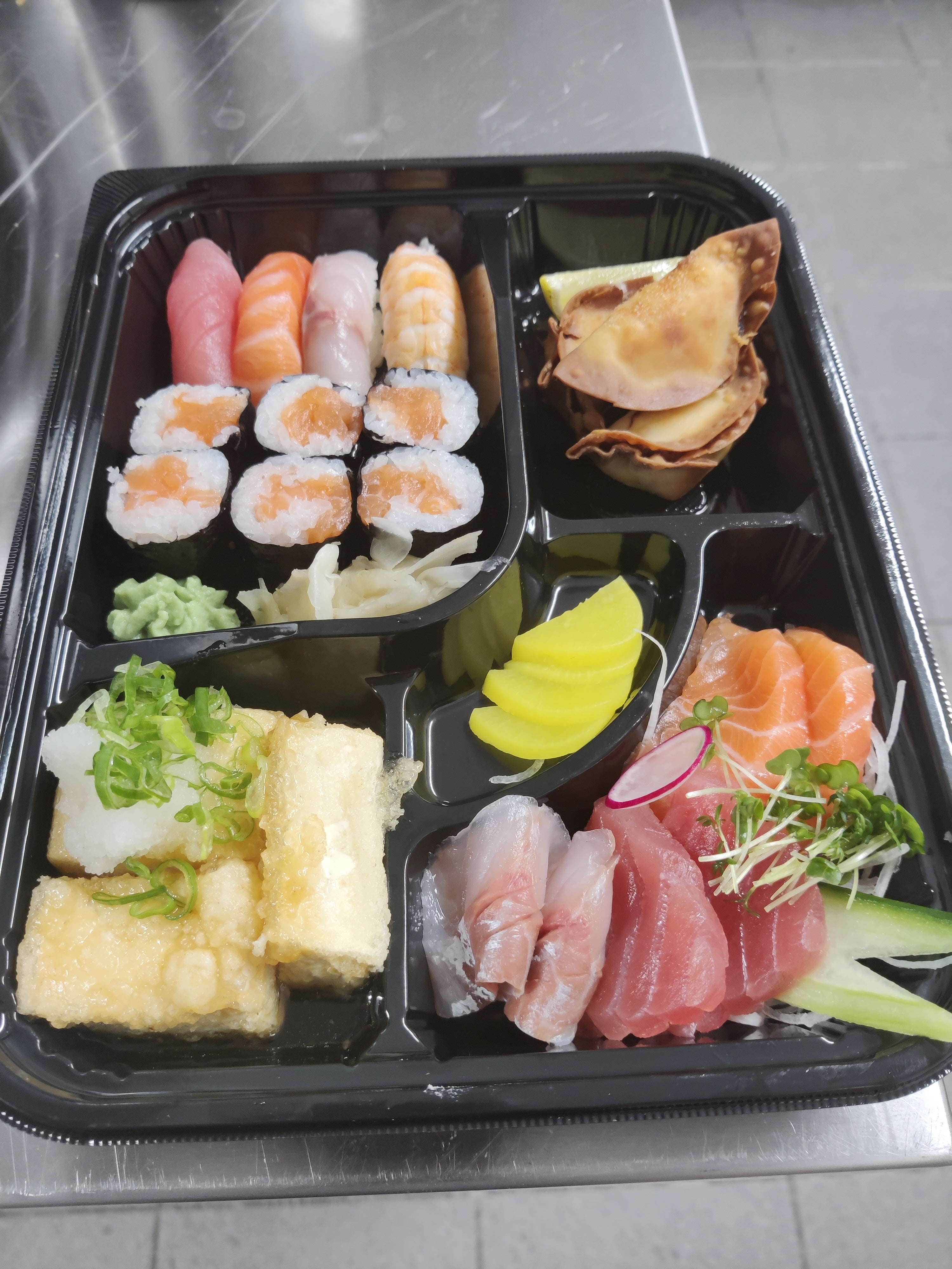 Sushi & Sashimi Bebnto B OX
