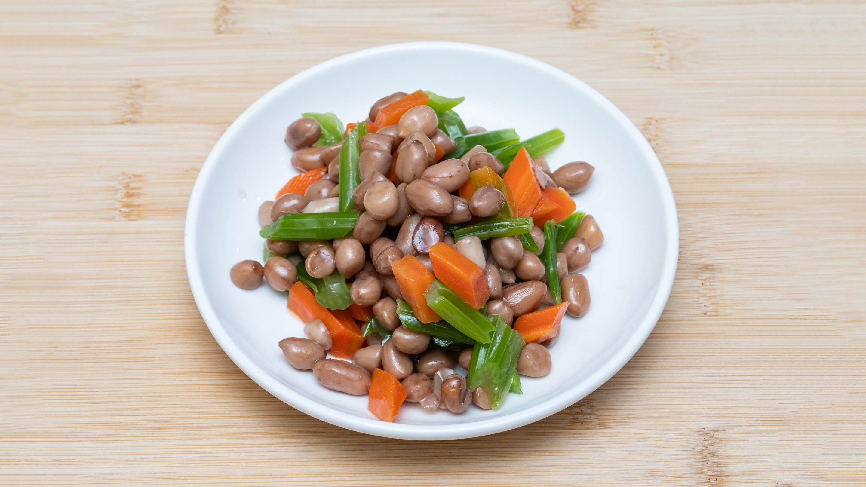 Cold Five-Spice Peanuts with Celery & Carrot (V) 凉拌五香花生