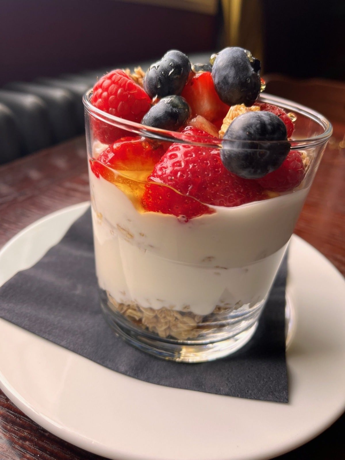 Garanola & yogurt fruit cup