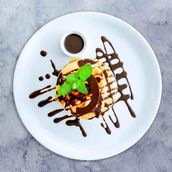 Signature Banana Pancake Ⓥ