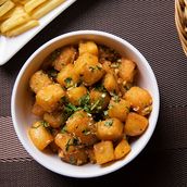 Spicy Potato With Coriander And Garlic
