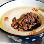 Hummus Maon With Loumi Meat 