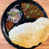 Chole Bhature - 2 Pcs