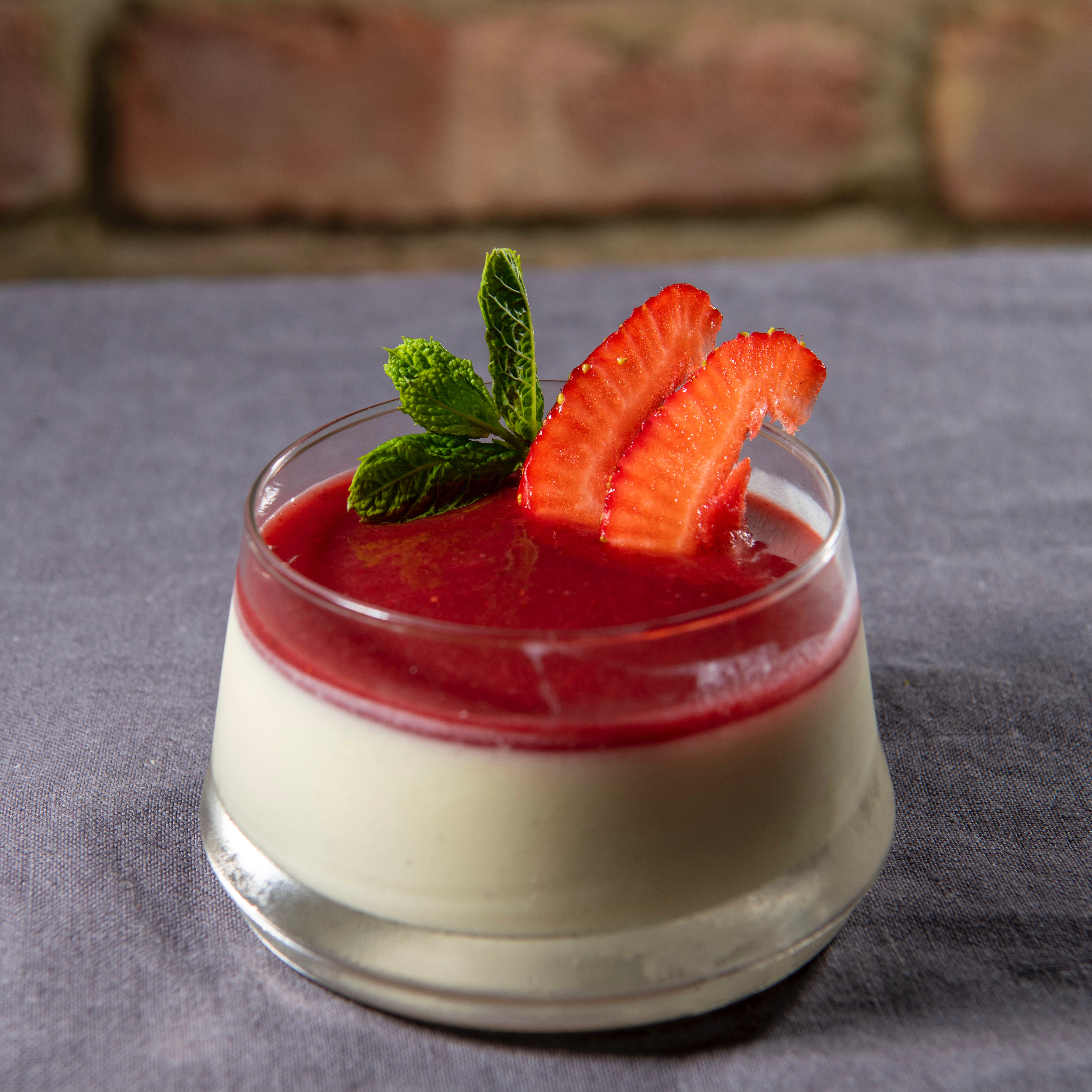 Panna Cotta white chocolate & strawberry