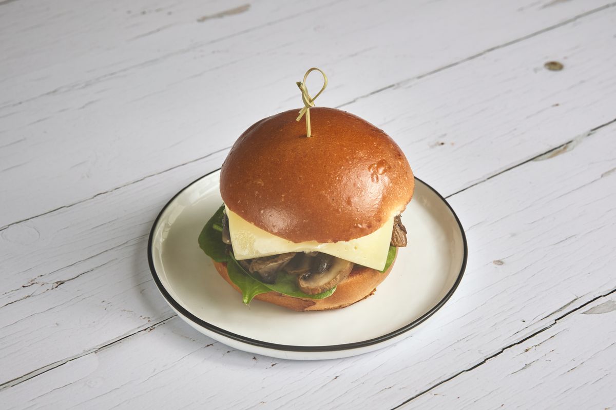 Mushroom breakfast bun (HOT)