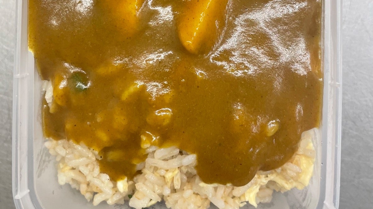 Egg fried rice + chips + curry sauce (Popular)