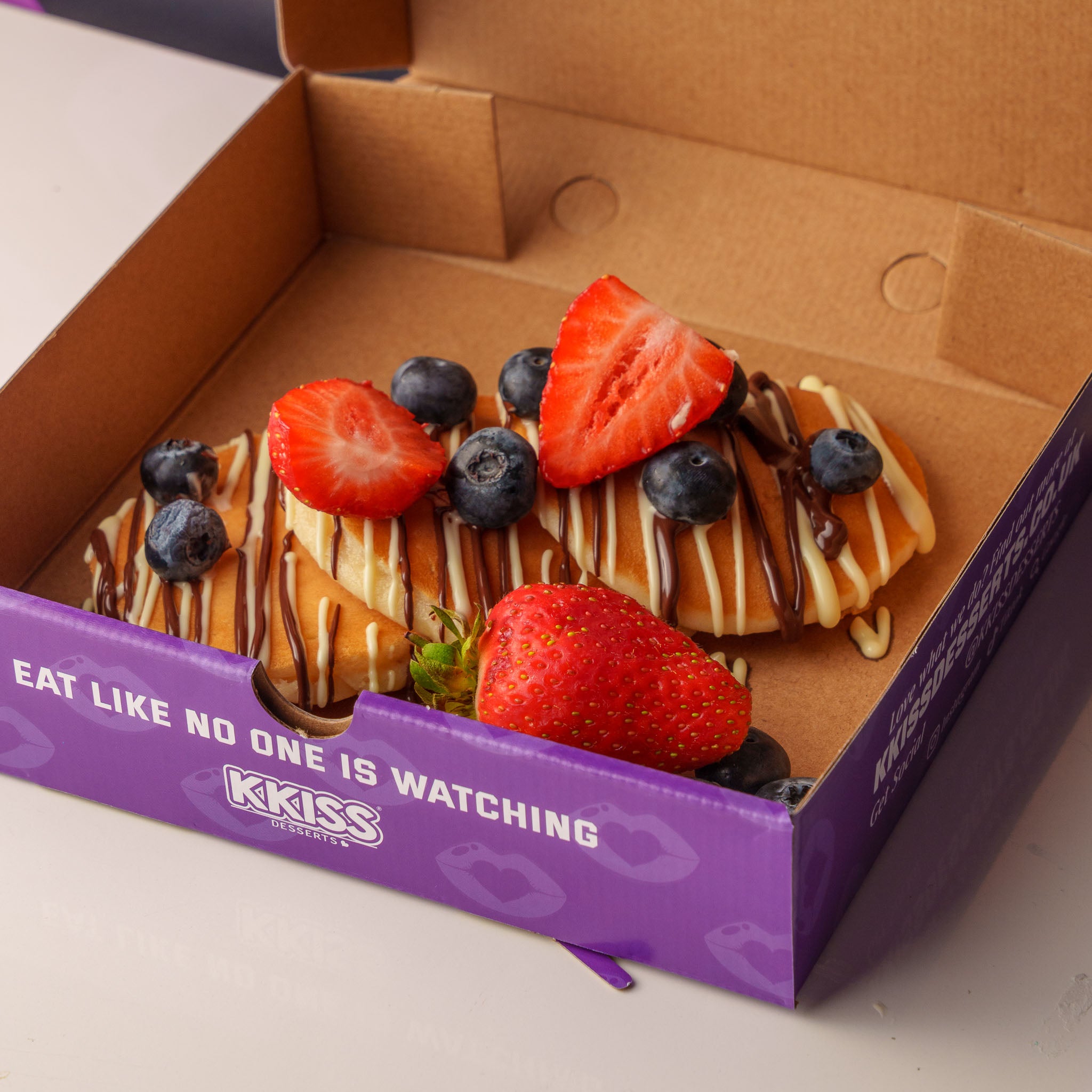 NUTELLA STRAWBERRY X BLUEBERRY AMERICAN PANCAKES