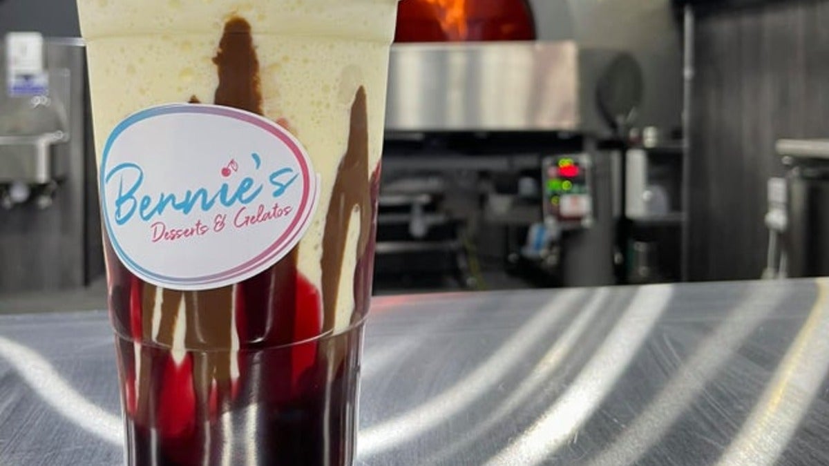 Bennie’s Signature Cherry Shake 20oz Cup