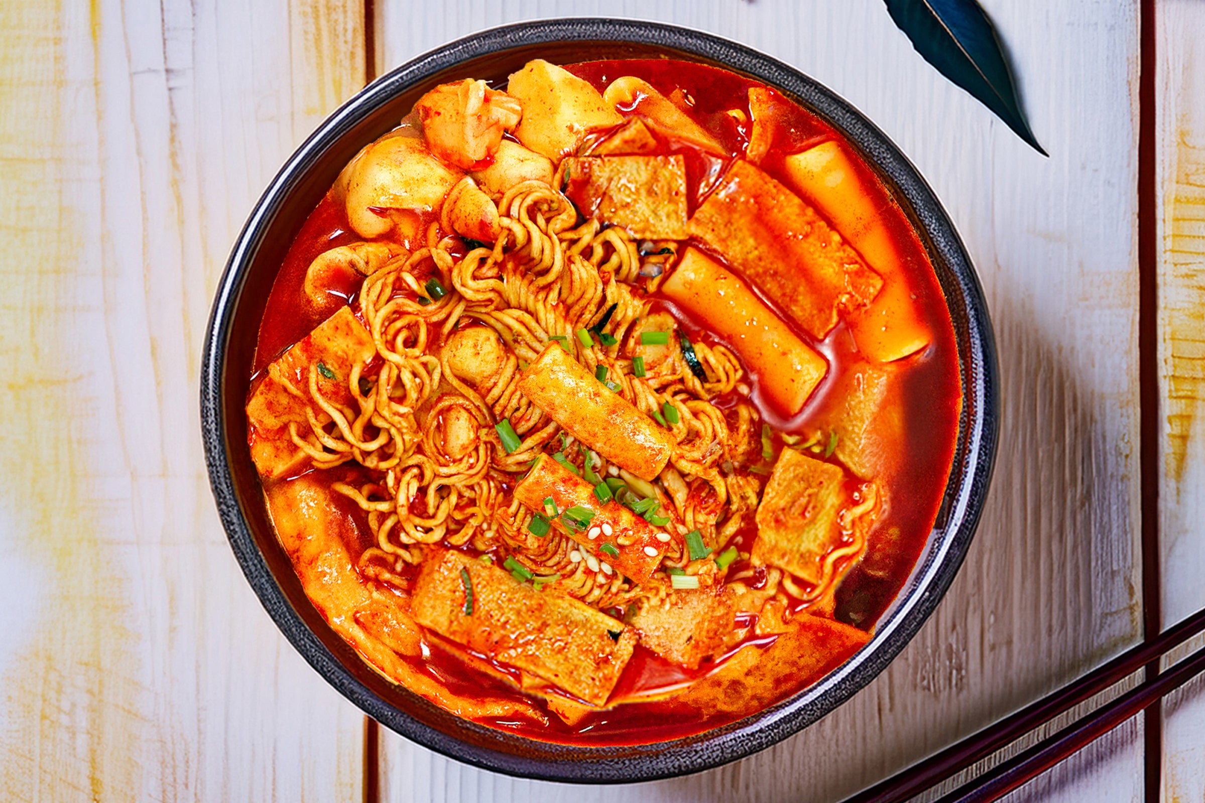 Noodle Tteokbokki (라면 떡볶이)