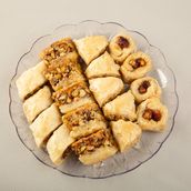 mixed baklava with pistachio and cashew