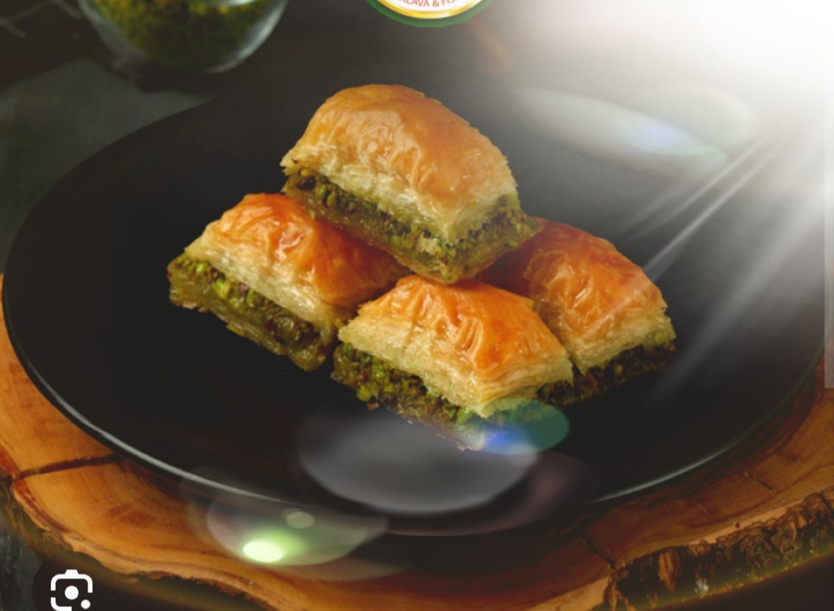 Fresh Baklava (V) small 4pcs