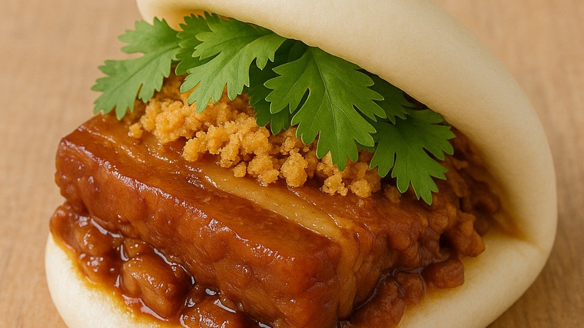 Braised Pork Bao (2 pieces) 卤肉刈包