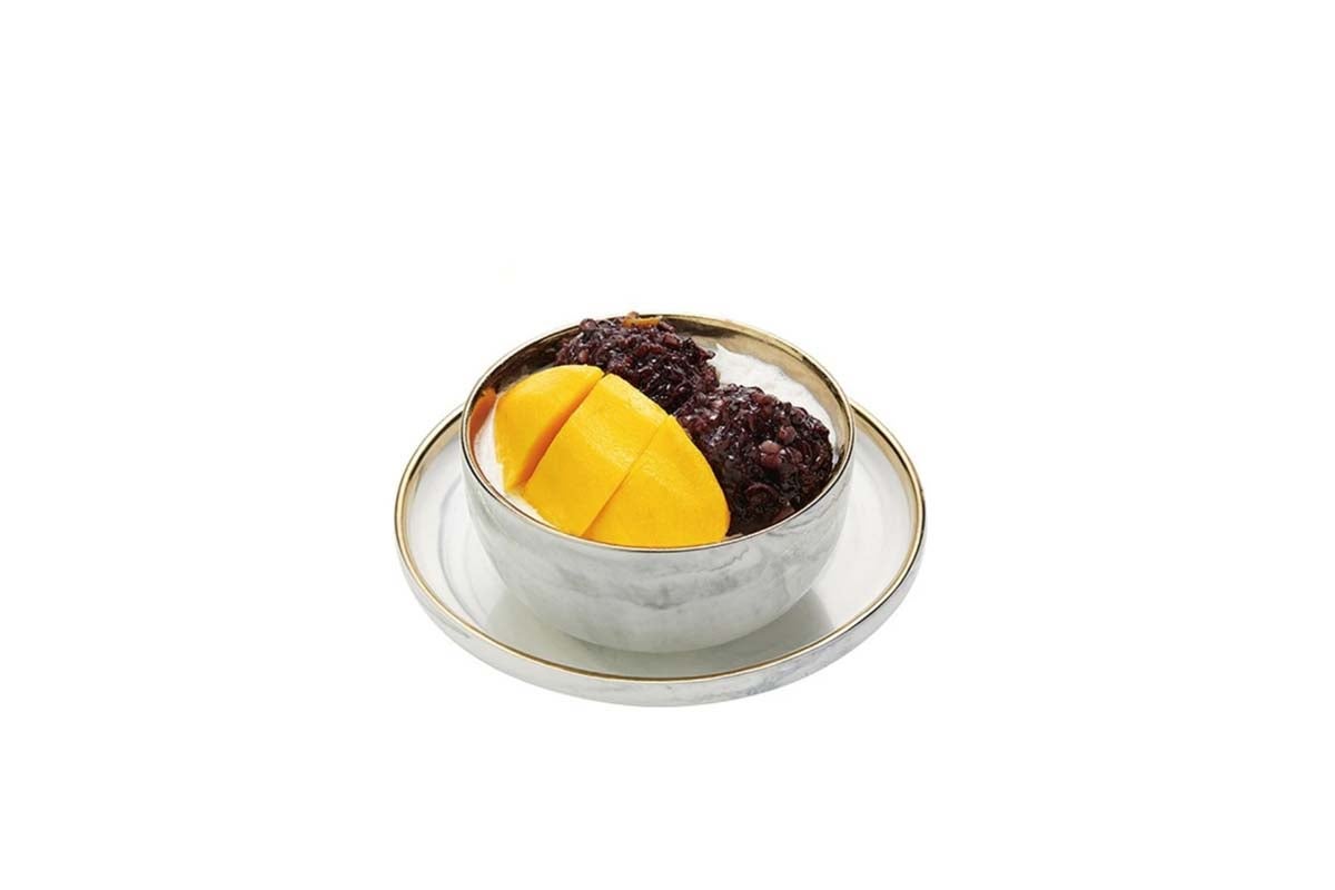 Mango and Black Sticky Rice Ball with Creamy Ice 芒果白雪黑糯米甜甜