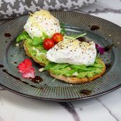 Avocado Mashed Toast Egg