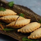 Sambousek (4pcs.) Cheese